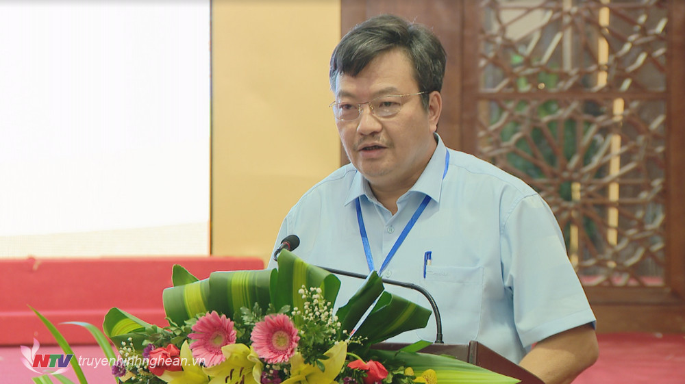 Ông Trần Anh Sơn Chủ tịch Hội Doanh nghiệp tỉnh phát biểu tại hội thảo.