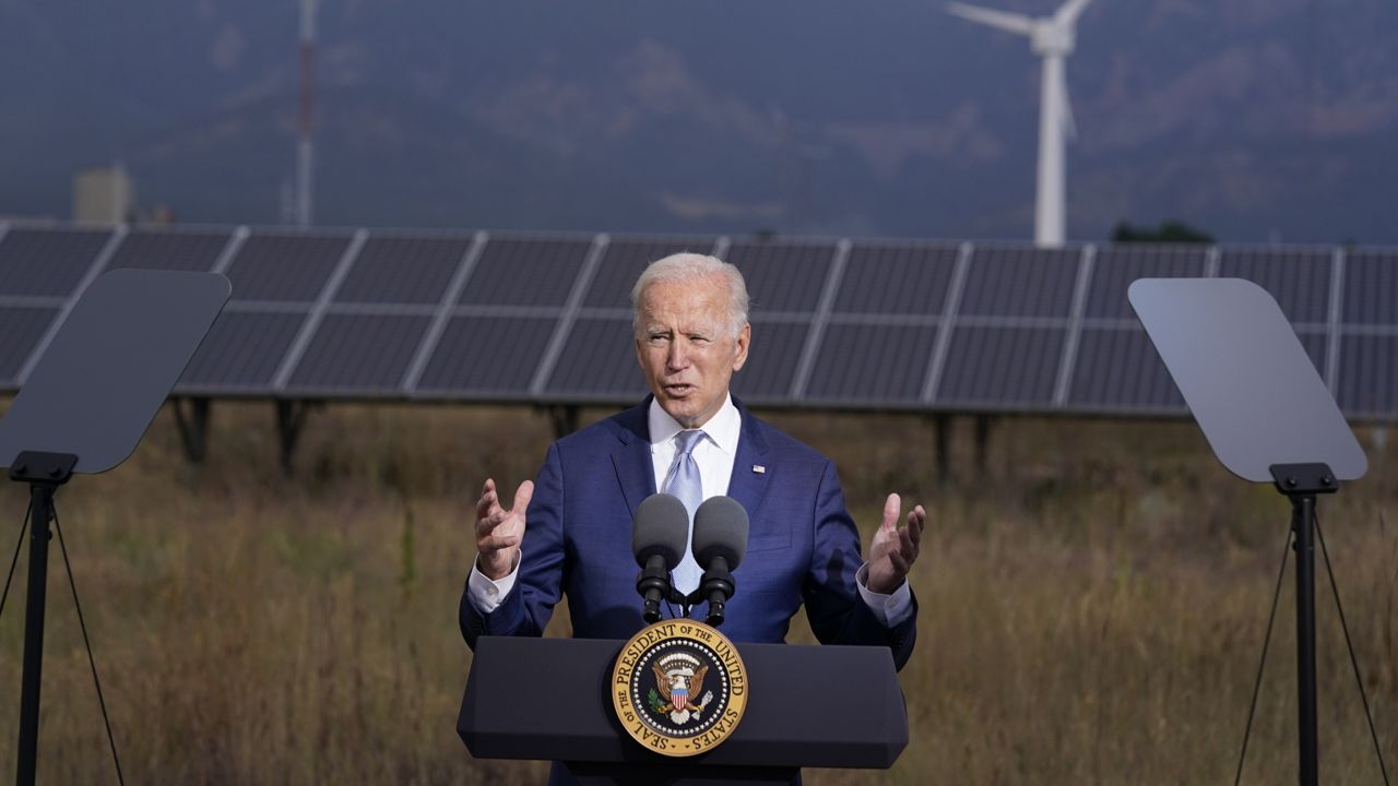 Tổng thống Mỹ Joe Biden ban bố tình trạng khẩn cấp về năng lượng. Ảnh: New York Times