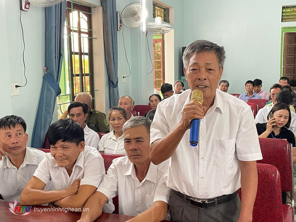 Cử tri Lê Viết Bình ở xóm Thọ Đông xã Nghĩa Lộc nêu ý kiến, kiến nghị về vấn đề đường giao thông.