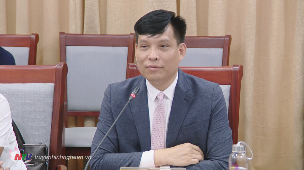 Giám đốc Sở Ngoại vụ Trần Khánh Thục phát biểu tại buổi làm việc.