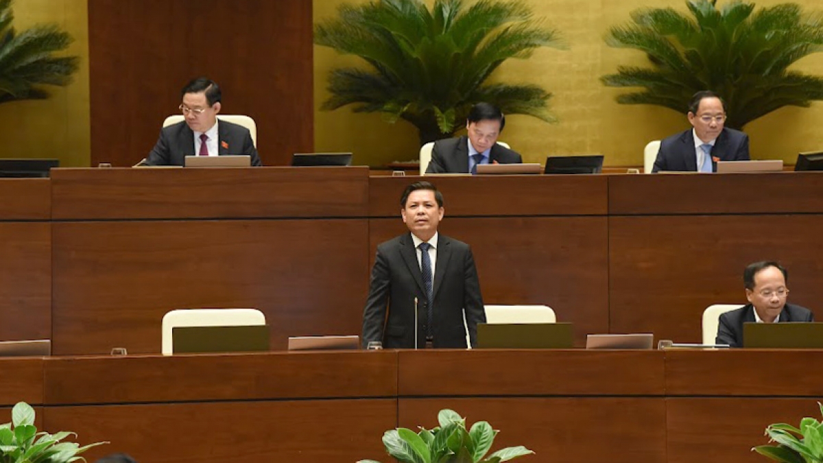 Bộ trưởng Bộ GTVT Nguyễn Văn Thể trả lời chất vấn trước Quốc hội