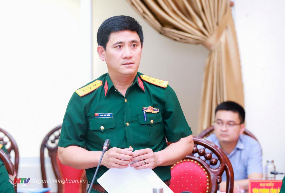 Thượng tá Phan Đại Nghĩa - Ủy viên Ban Thường vụ Tỉnh ủy, Chỉ huy trưởng Bộ Chỉ huy Quân sự tỉnh phát biểu tại hội nghị. 