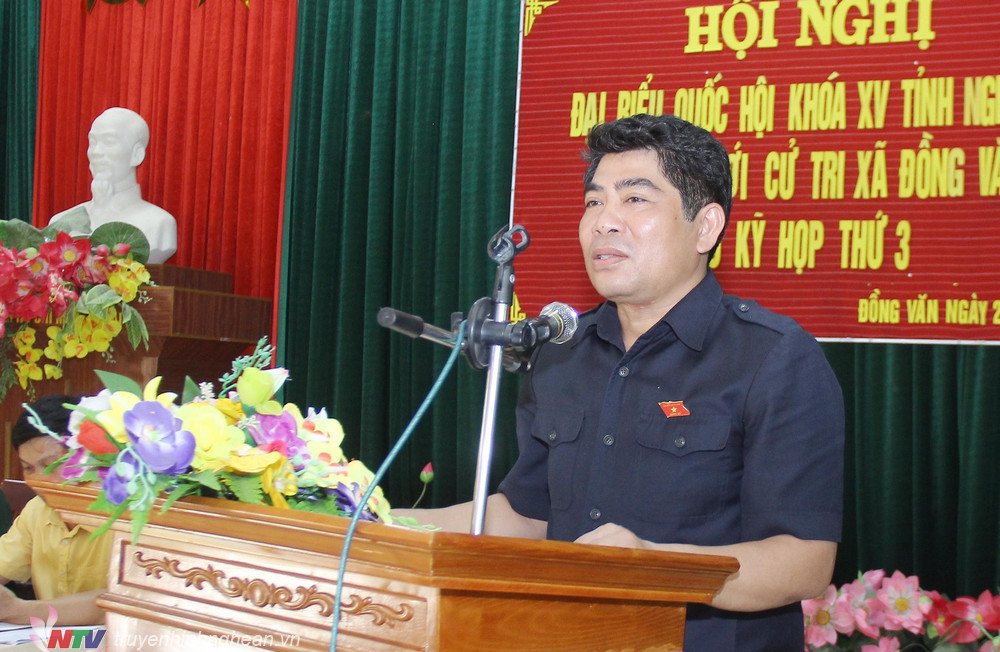 Ông Vi Văn Sơn - Trưởng ban Dân tộc tỉnh tiếp thu và giải trình nhiều vấn đề cử tri quan tâm
