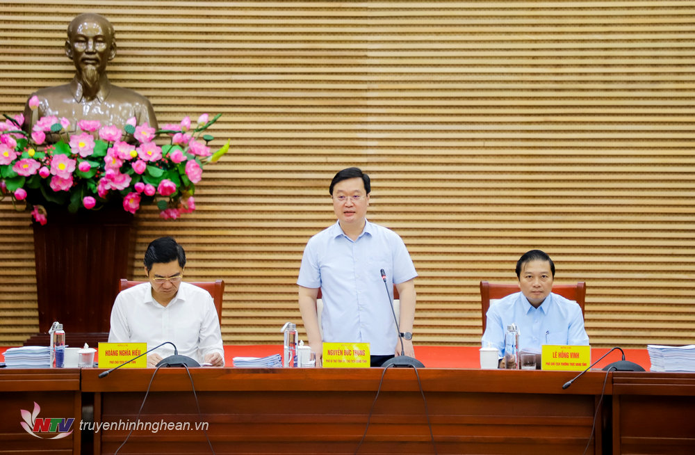 Đồng chí Nguyễn Đức Trung - Phó Bí thư Tỉnh ủy, Chủ tịch UBND tỉnh kết luận các nội dung về thu chi ngân sách, cải cách hành chính.
