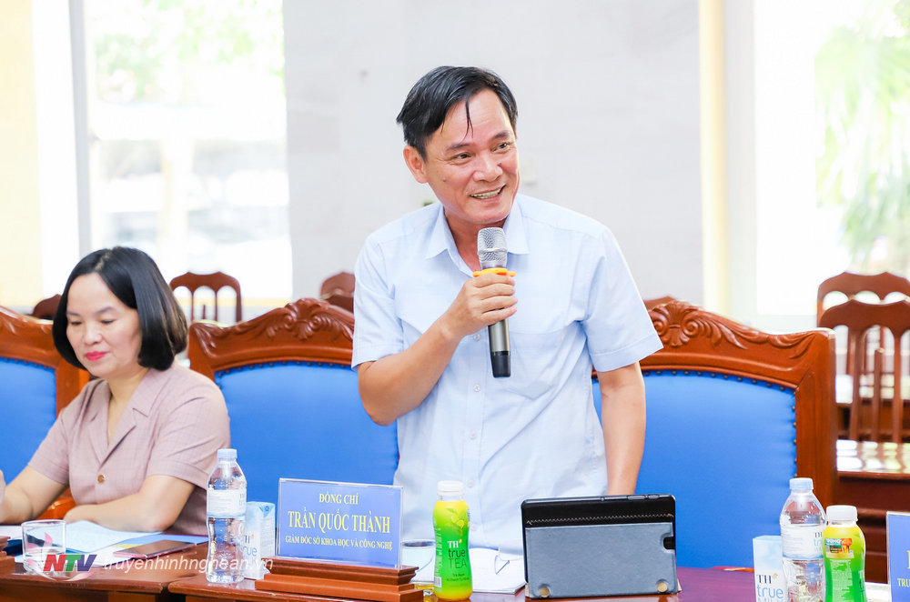 Đồng chí Trần Quốc Thành - Giám đốc Sở Khoa học và Công nghệ đề nghị huyện Nghĩa Đàn tăng cường thu hút đầu tư vào lĩnh vực chế biến lâm sản, chế biến nông sản.