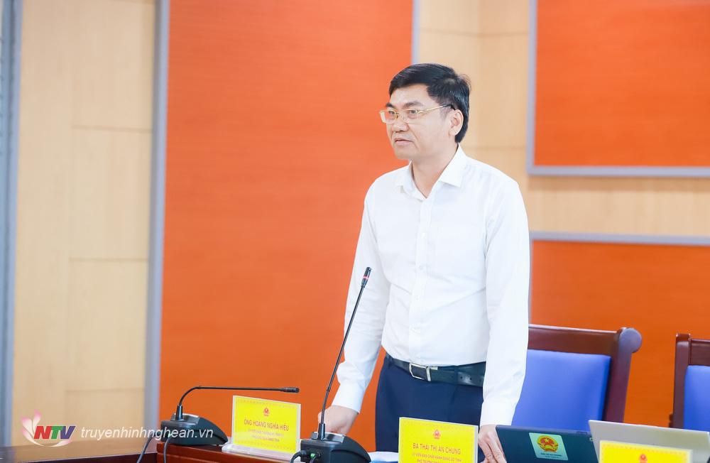 Phó Chủ tịch UBND tỉnh Hoàng Nghĩa Hiếu phát biểu tiếp thu các vấn đề Thường trực HĐND tỉnh đặt ra tại phiên thẩm tra. 
