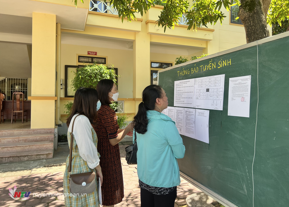 Hơn 800 hồ sơ đăng ký dự tuyển vào Trường THCS Đặng Thai Mai