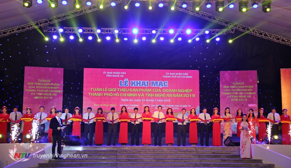 Khai mạc “Tuần lễ giới thiệu sản phẩm của doanh nghiệp TP Hồ Chí Minh và tỉnh Nghệ An năm 2019”