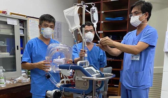 Ê-kíp bác sĩ của Bệnh viện Chợ Rẫy đến Đà Nẵng để hỗ trợ điều trị bệnh nhân 416.