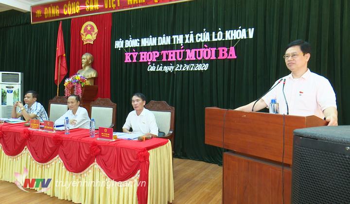 Phó Bí thư Thường trực Tỉnh uỷ, Chủ tịch HĐND tỉnh Nguyễn Xuân Sơn phát biểu tại kỳ họp.
