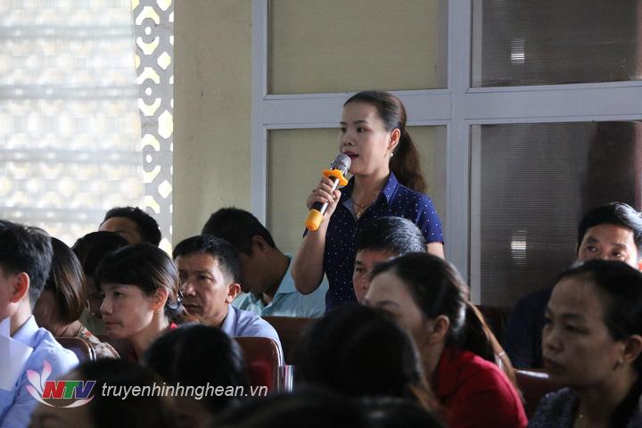 7.	Cô Đoàn Thị Phương Nam – Chủ tịch công đoàn trường THCS Võ Thị Sáu hỏi về chế độ nâng lương cơ sở và BHYT cho các nữ giáo viên là vợ của ngành lực lượng vũ trang