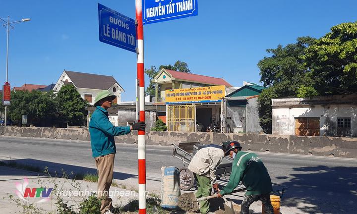 1.	Thi công lắp đặt cột gắn biển tên đường, phố trên địa bàn thị xã.