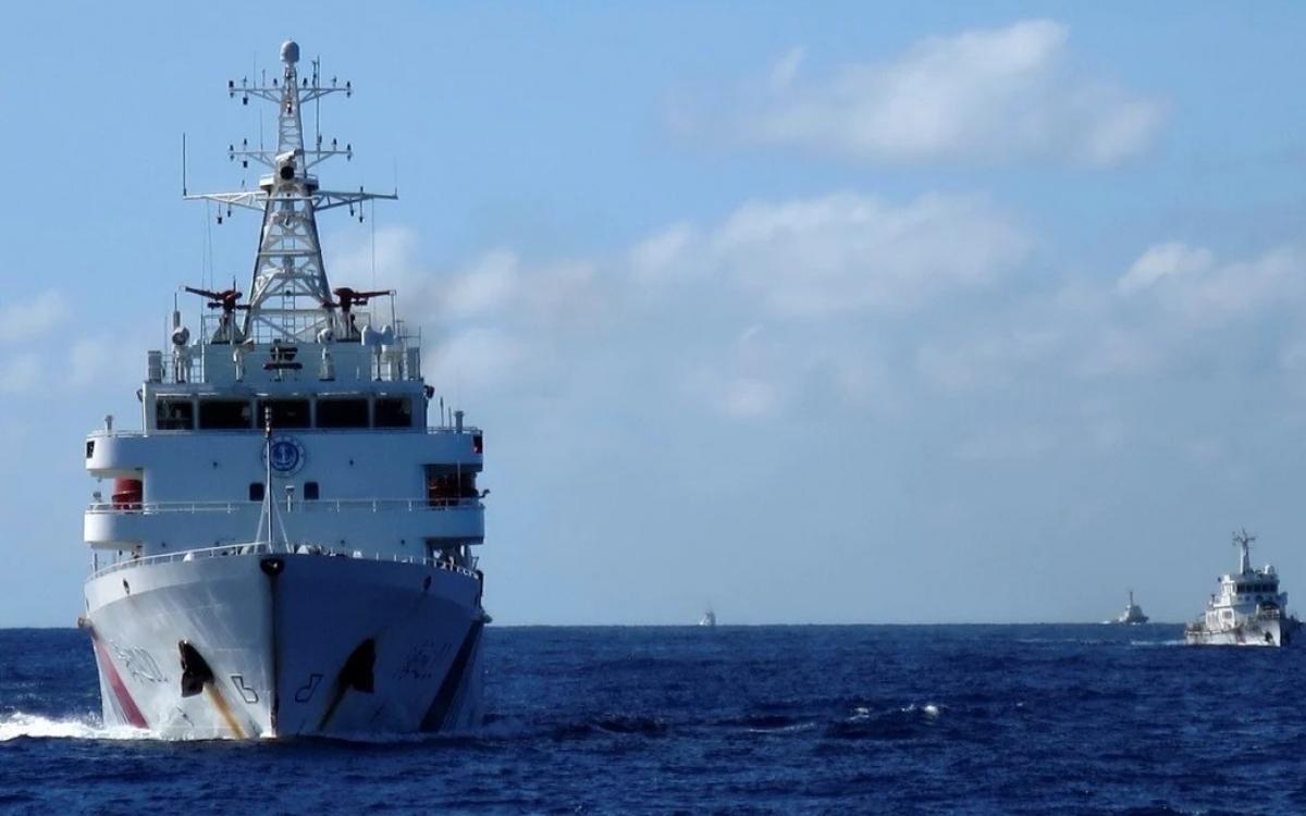 Tàu hải cảnh Trung Quốc trên Biển Đông. Ảnh: Reuters.