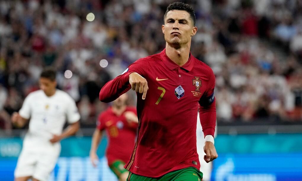 Ronaldo giành thêm một danh hiệu cá nhân danh giá trong sự nghiệp. Ảnh: Reuters.