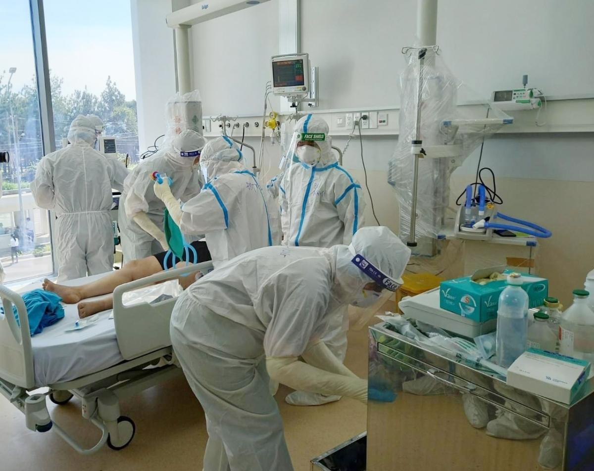 Bệnh nhân đang được chăm sóc, điều trị tại Bệnh viện Hồi sức COVID-19 (TP.Thủ Đức, TP.HCM). (Ảnh: Bộ Y tế)