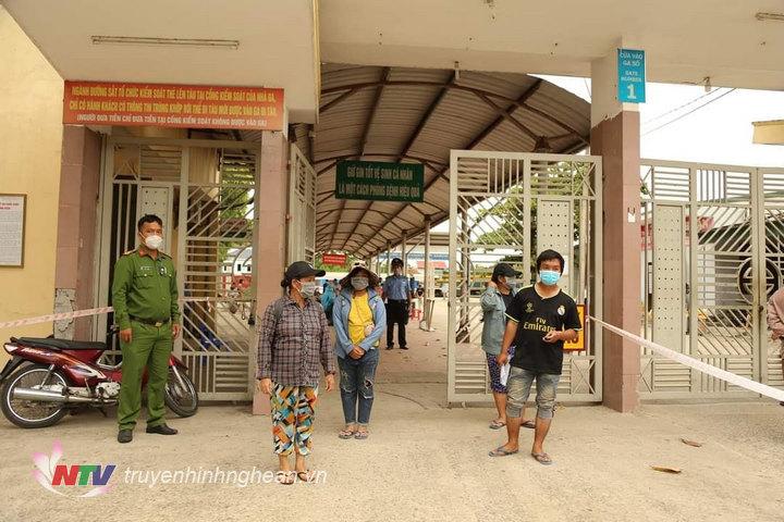 Câu chuyện bốn mẹ con đạp xe từ Đồng Nai về Nghệ An: Chiều nay đã xuống ga Vinh