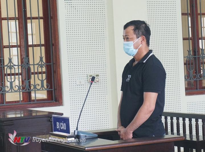 Bị cáo Nguyễn Văn Huấn tại toà