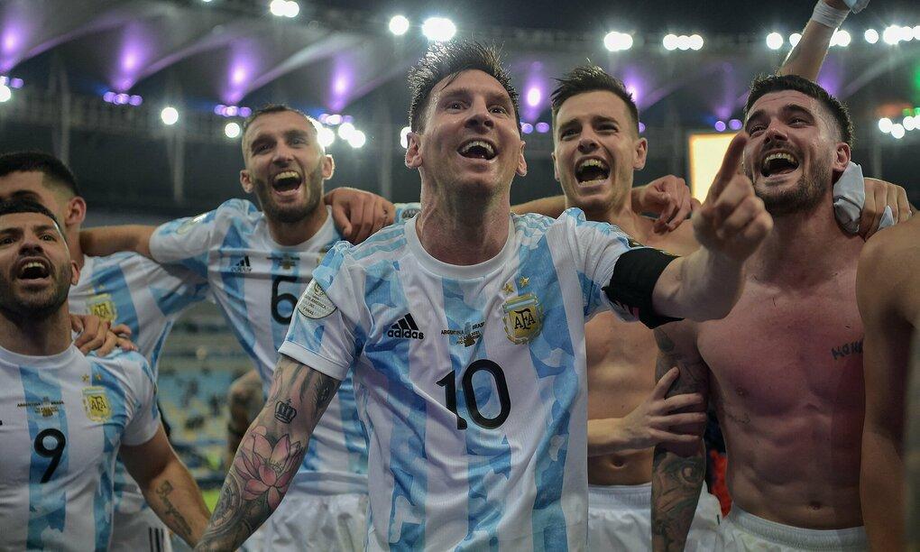 Messi vô địch Copa America với giải thưởng Vua phá lưới. Ảnh: CA2021