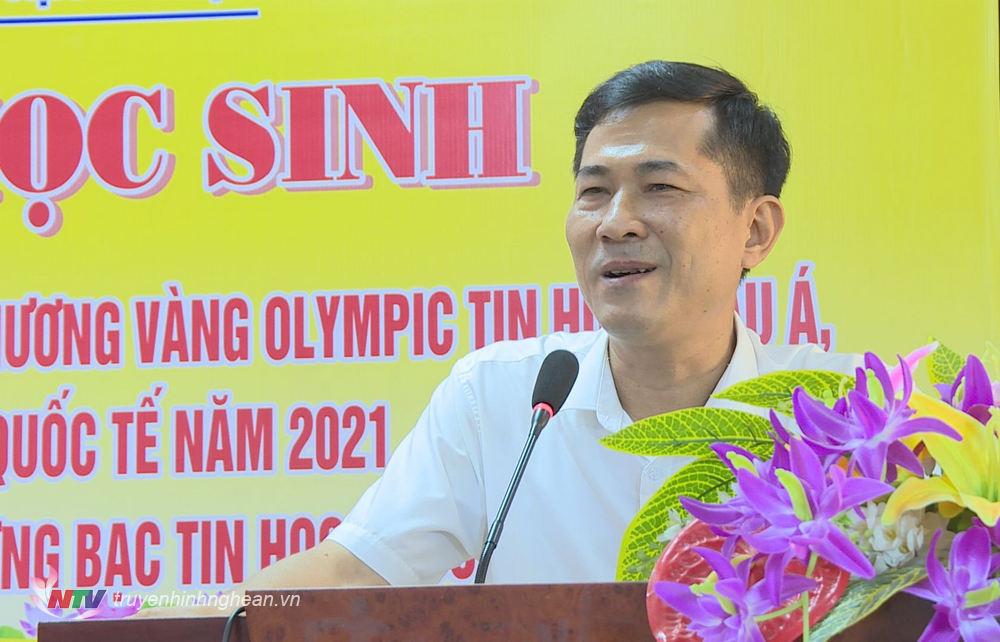Giám đốc Sở Giáo dục - Đào tạo Thái Văn Thành phát biểu chúc mừng.