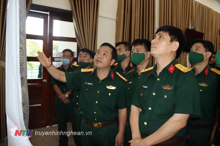 Thủ trưởng Bộ CHQS tỉnh phân tích, điều chỉnh và thông qua kế hoạch thực binh Ban chỉ huy quân sự các huyện.