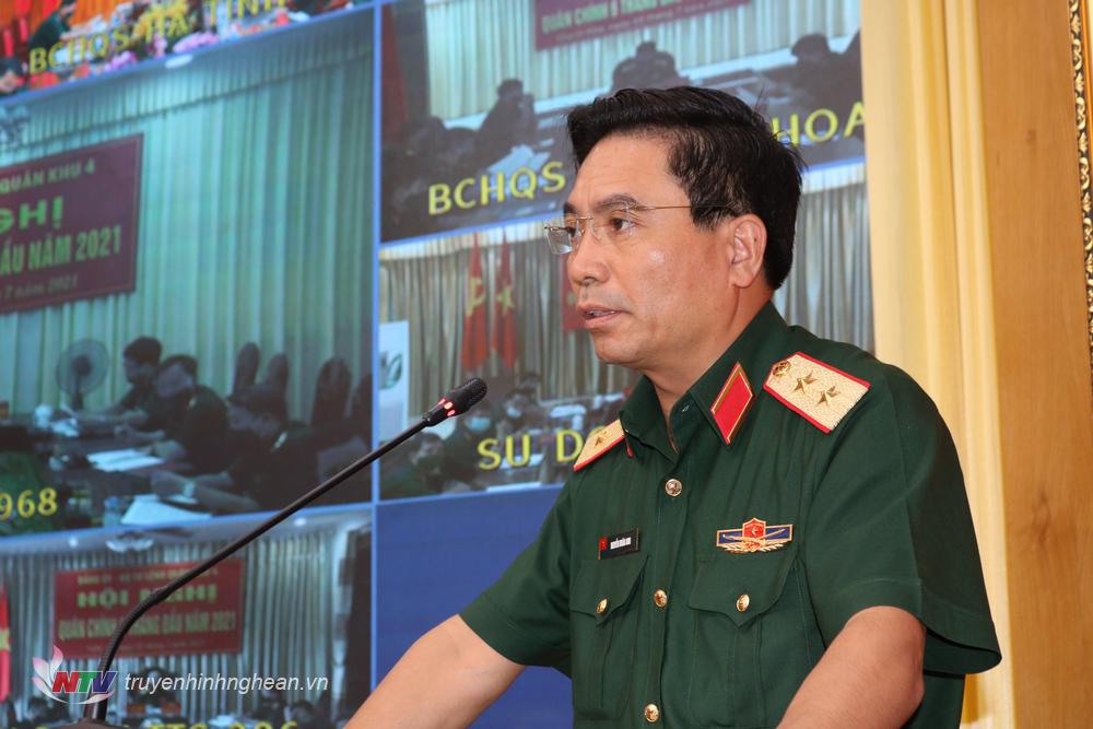 Trung tướng Nguyễn Doãn Anh, Ủy viên Ban Chấp hành Trung ương Đảng, Ủy viên Quân ủy Trung ương, Tư lệnh Quân khu chủ trì Hội nghị tại điểm cầu SCH Quân khu.