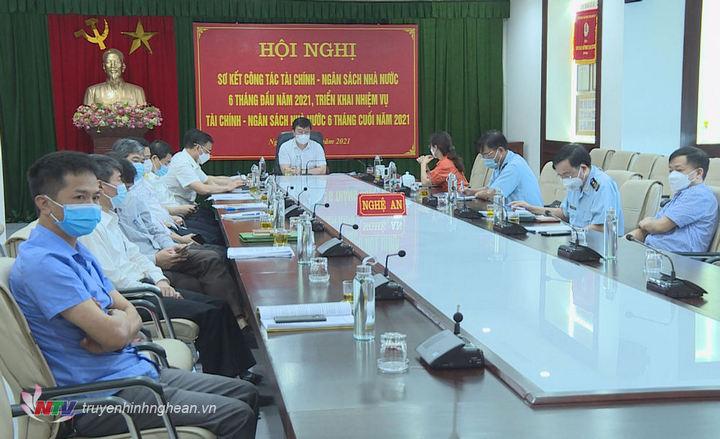 Đồng chí Nguyễn Đức Trung - Phó bí thư Tỉnh uỷ, Chủ tịch UBND tỉnh chủ trì tại điểm cầu Nghệ An.