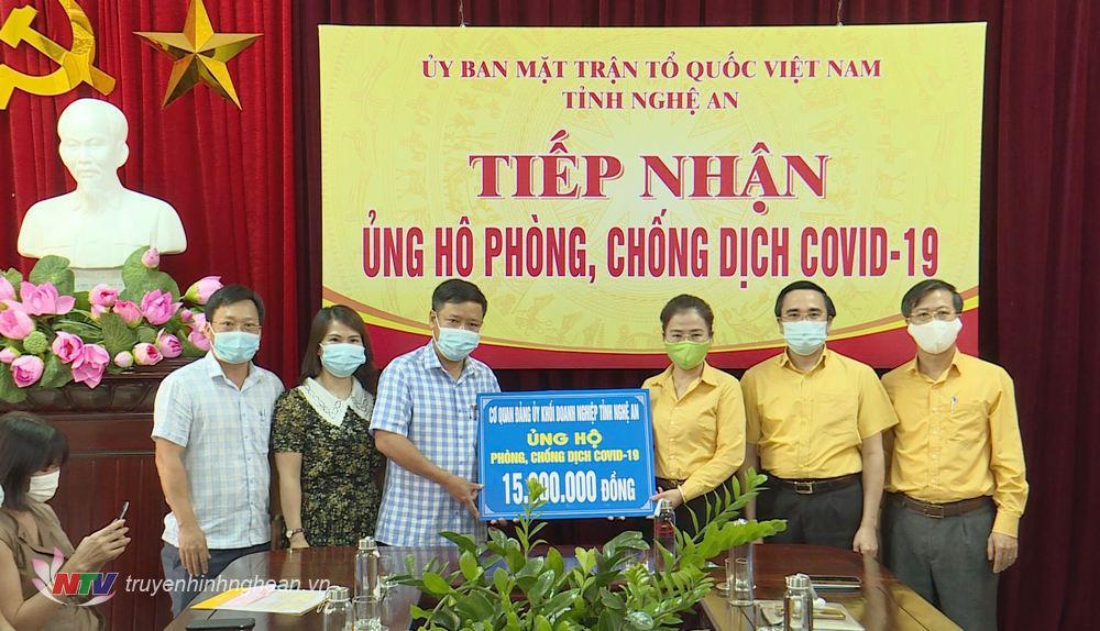 Ủy ban MTTQ Nghệ An tiếp nhận ủng hộ phòng, chống dịch Covid-19