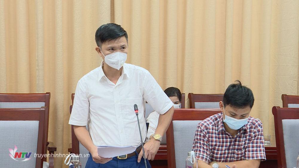 Đại diện huyện Nghi Lộc phát biểu tại cuộc họp.