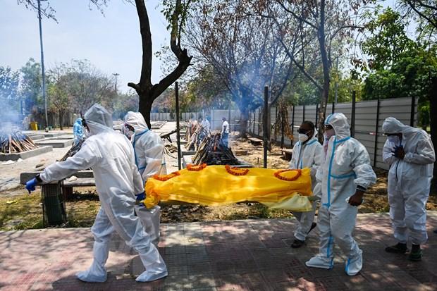 Hỏa táng bệnh nhân tử vong do COVID-19 tại New Delhi, Ấn Độ. 
