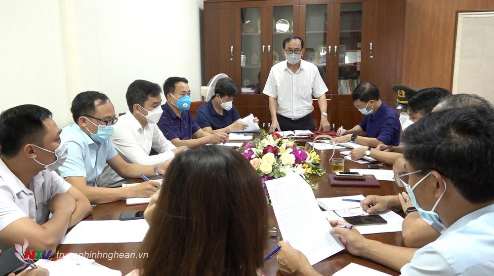 Phó chủ tịch UBND TP Vinh - Trần Quang Lâm chỉ đạo BQL chợ Vinh - chợ Đầu mối và các phường Hồng Sơn Vinh Tân Cửa Nam triển khai ngay các biện pháp tăng cường phòng chống dịch Covid  tại các chợ Vinh chợ đầu mối