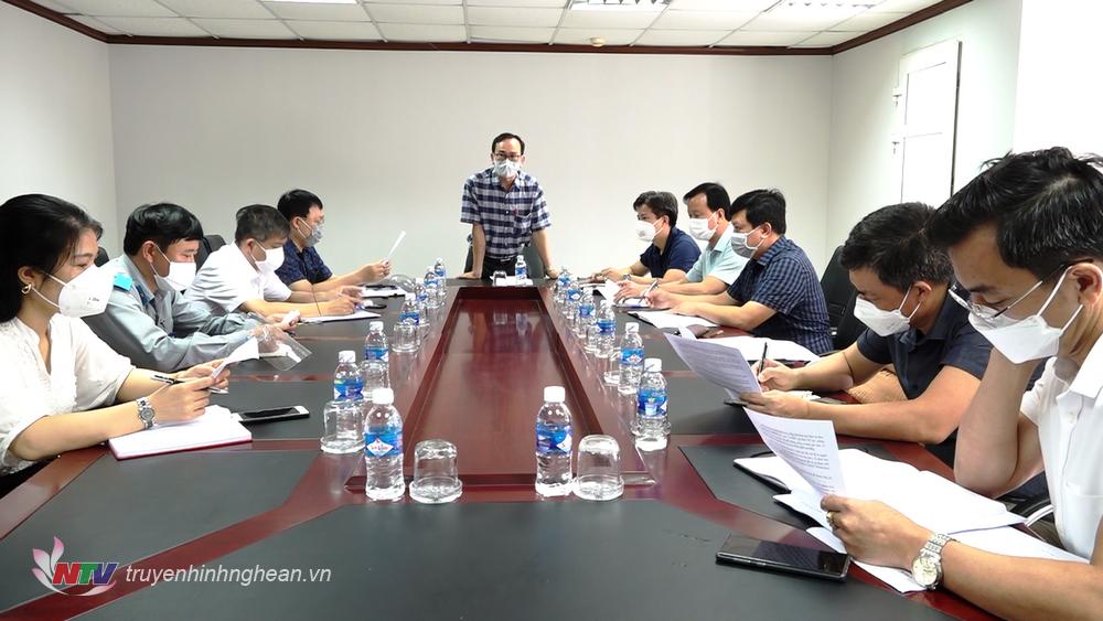 Phó Chủ tịch UBND TP Vinh Trần Quang Lâm chủ trì cuộc họp.