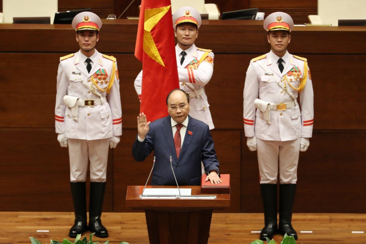 Chủ tịch nước Nguyễn Xuân Phúc tuyên thệ nhậm chức trước Quốc hội