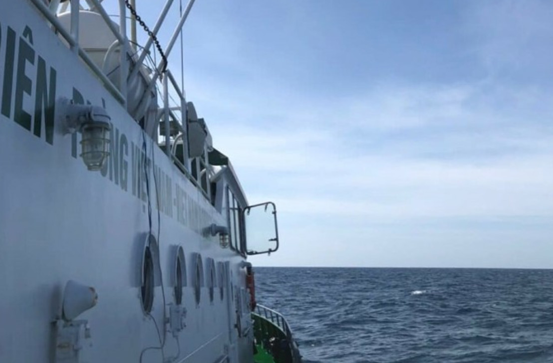 Tàu biên phòng Bình Thuận tham gia tìm kiếm cứu nạn tàu cá mất tích. Ảnh: Ban chỉ huy Phòng chống thiên tai và Tìm kiếm cứu nạn Bình Thuận