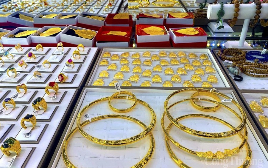 Mặc dù giá vàng giảm sâu, song giao dịch ở Nghệ An lại khá trầm lắng ở cả chiều mua vào và bán ra.