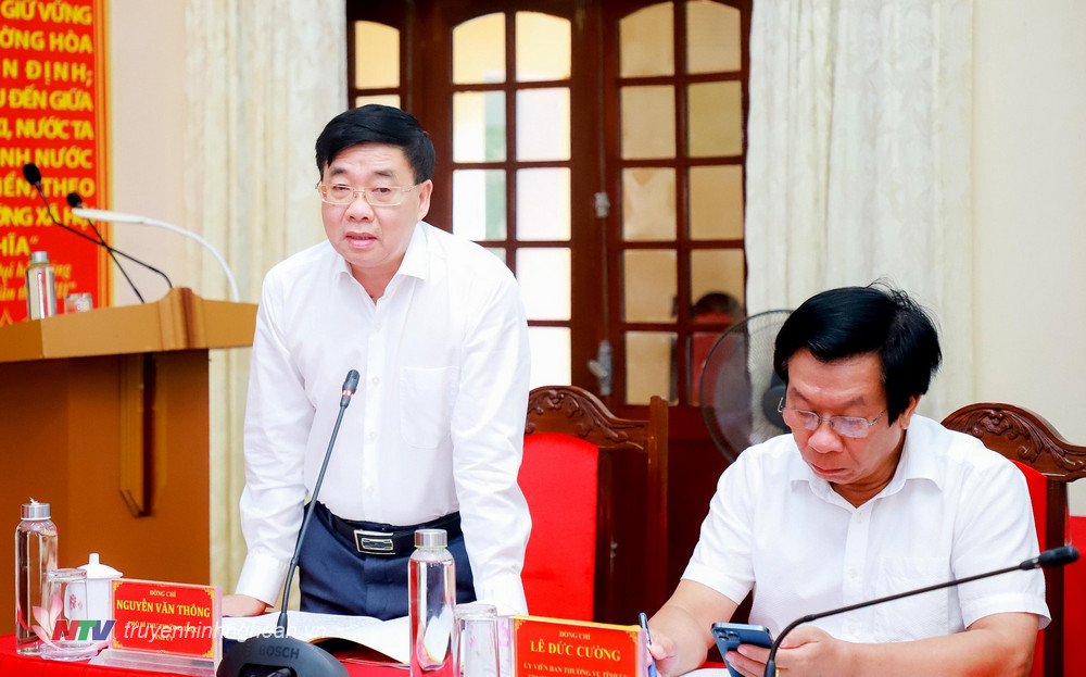Đồng chí Nguyễn Văn Thông - Phó Bí thư Thường trực Tỉnh ủy, Phó Trưởng Ban Chỉ đạo phát biểu tại cuộc làm việc. 
