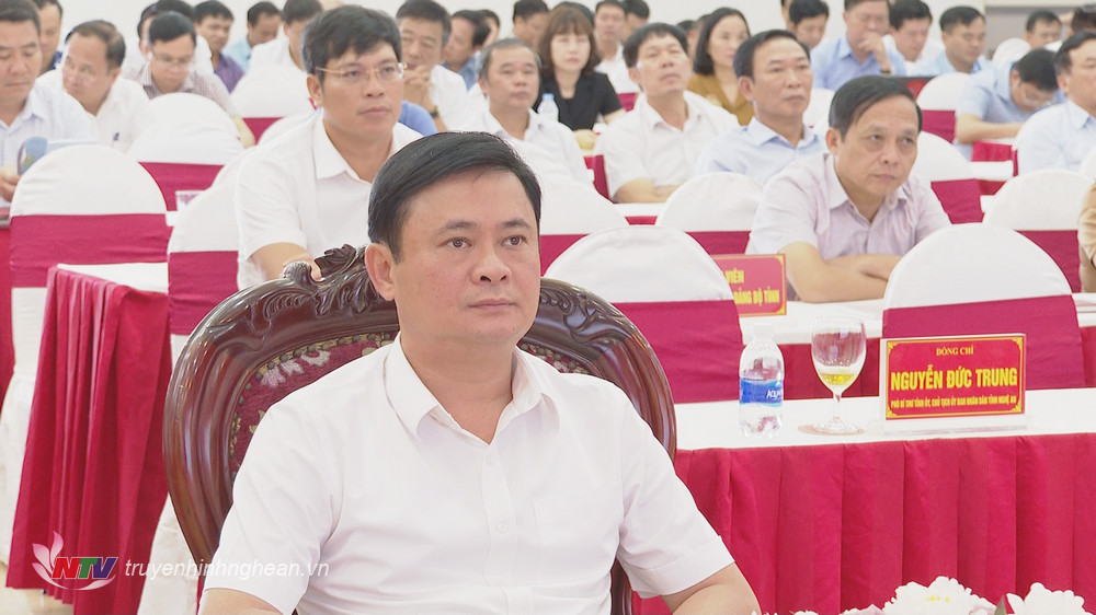 Đồng chí Thái Thanh Quý - Ủy viên Trung ương Đảng, Bí thư Tỉnh ủy, Trưởng đoàn ĐBQH, Chủ tịch HĐND tỉnh tham dự hội nghị.