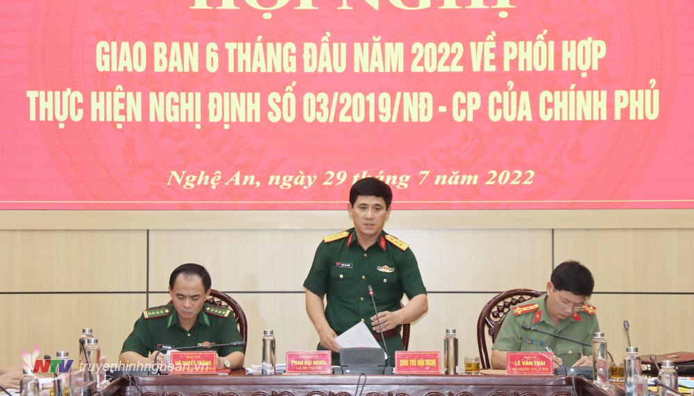 Thượng tá Phan Đại Nghĩa, Uỷ viên Ban Thường vụ Tỉnh uỷ, Chỉ huy trưởng Bộ CHQS tỉnh phát biểu tại hội nghị