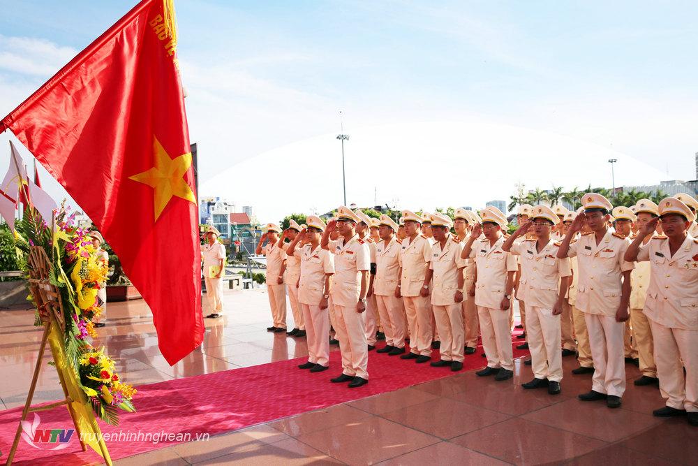 Công an Nghệ An báo công Chủ tịch Hồ Chí Minh