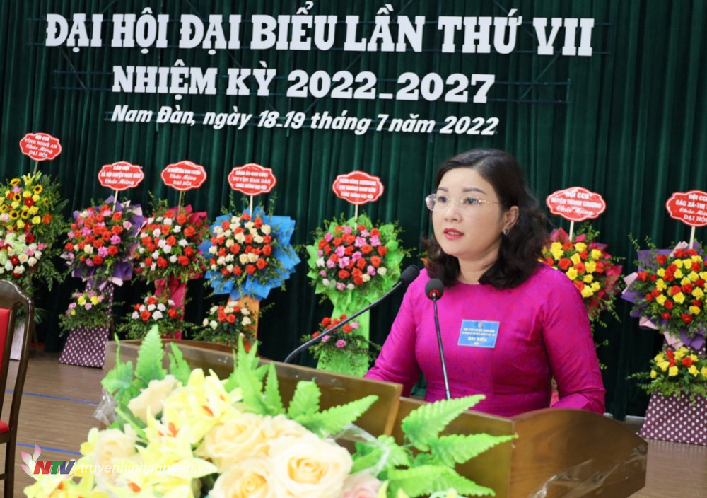 Đồng chí Nguyễn Thị Hồng Hoa - Bí thư Huyện uỷ, Chủ tịch HĐND huyện phát biểu chỉ đạo đại hội.