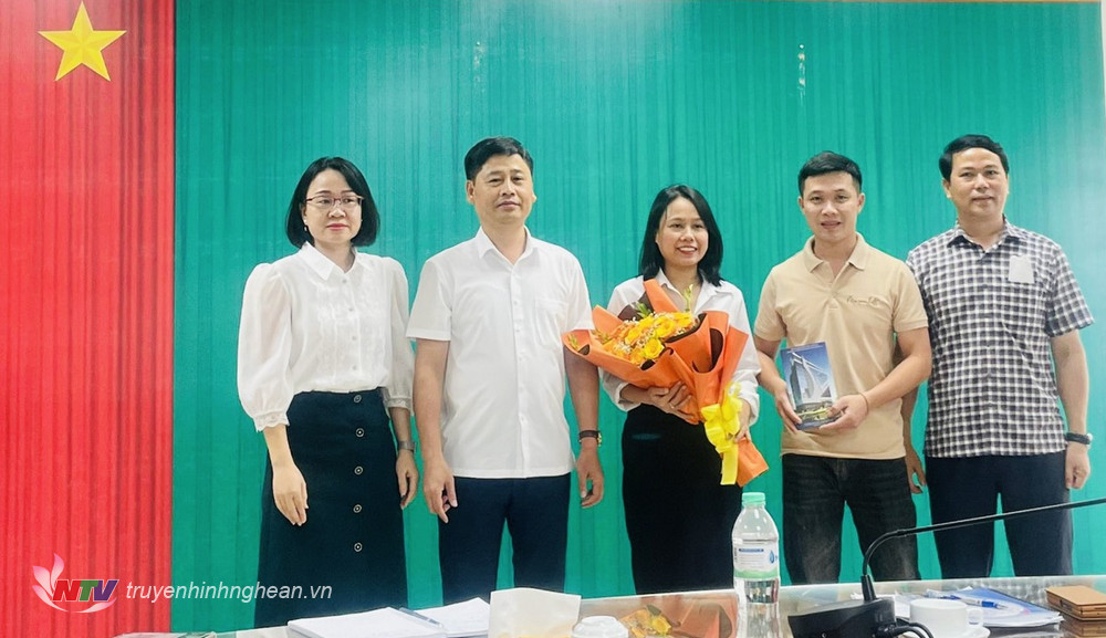 Đài Phát thanh – Truyền hình Nghệ An: Trao thưởng nhóm tác giả đạt giải Báo chí Quốc gia