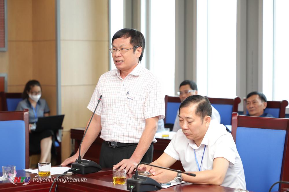 Phó Giám đốc Sở Tài nguyên Môi trường Thái Văn Nông giải trình ý kiến của đại biểu.