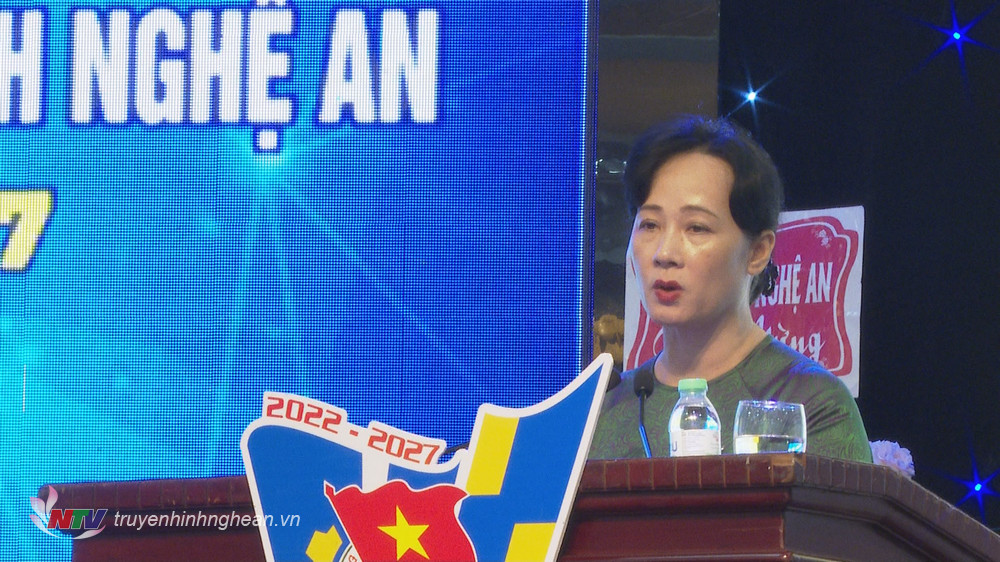 Bí thư Đảng uỷ Khối Doanh nghiệp tỉnh Phan Thị Hoan phát biểu tại Đại hội.