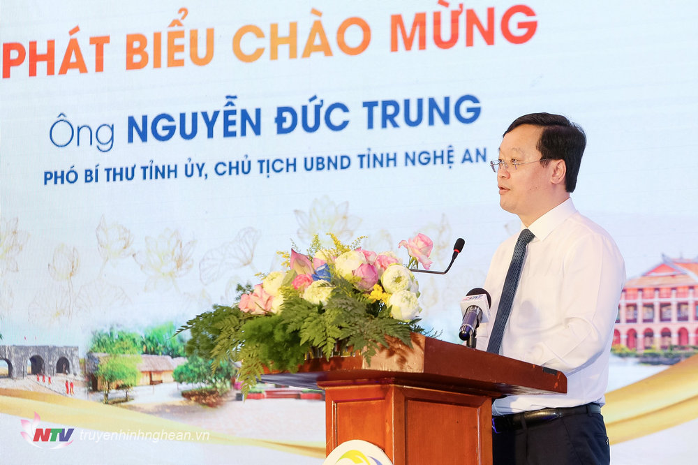Đồng chí Nguyễn Đức Trung - Phó Bí thư Tỉnh uỷ, Chủ tịch UBND tỉnh Nghệ An phát biểu chào mừng diễn đàn.