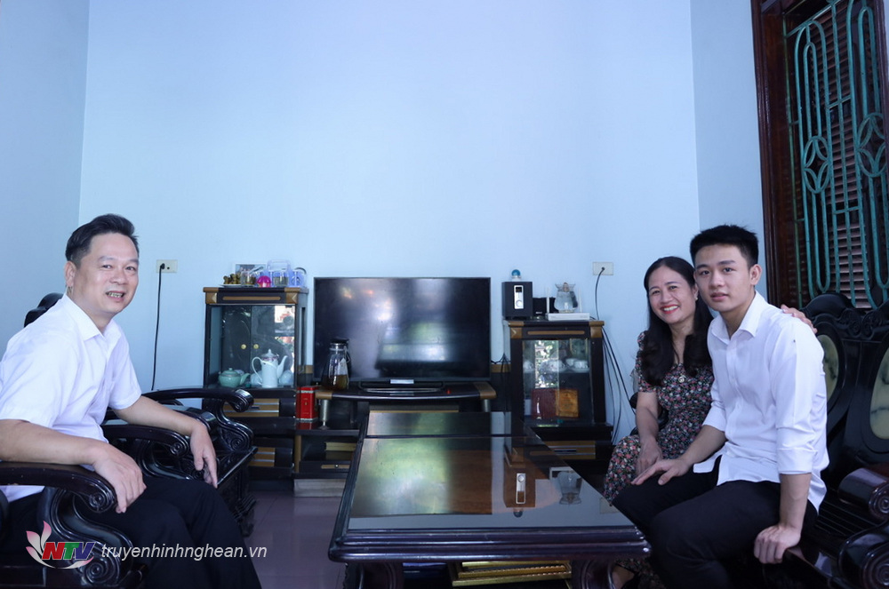 Gia đình vui mừng trước thành tích đáng tự hào của Nam Khánh