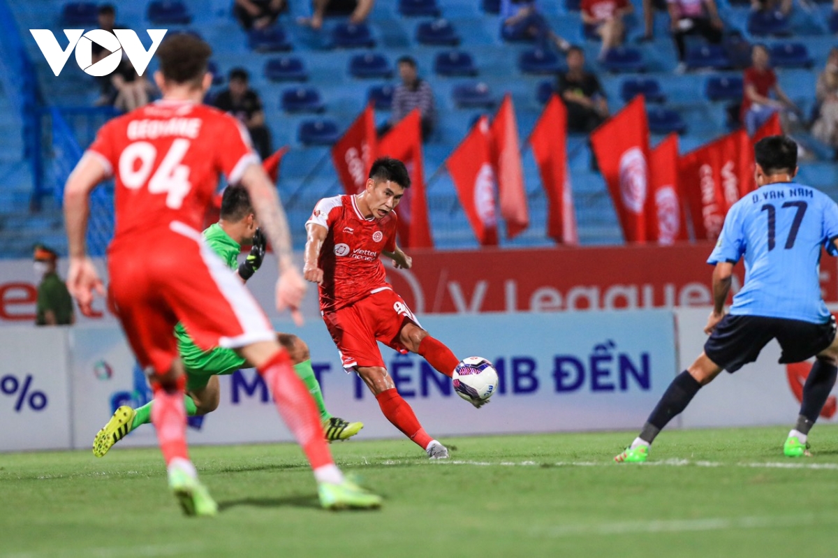 Trợ lý trọng tài trận Viettel FC 0-1 Hà Tĩnh mắc lỗi nặng, sẽ bị ...
