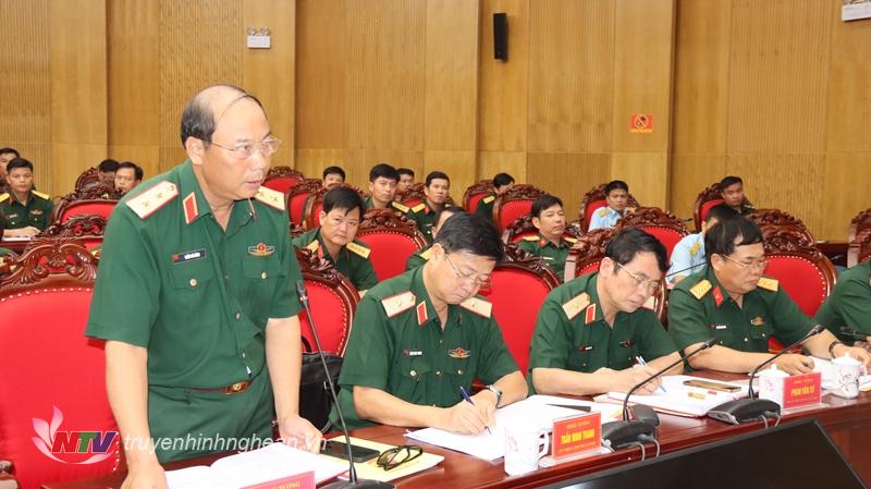 Trung tướng Trần Võ Dũng, Bí thư Đảng ủy, Chính ủy Quân khu dự phát biểu chỉ đạo hội nghị.