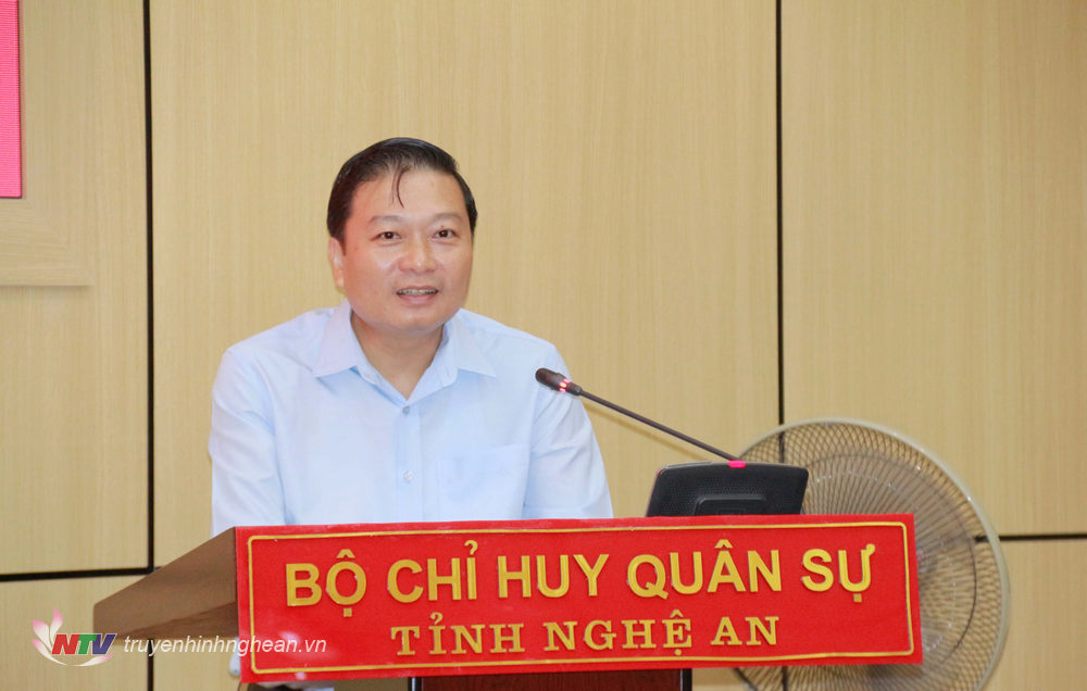 Đồng chí Lê Hồng Vinh, Uỷ viên BTV Tỉnh uỷ, Phó Chủ tịch UBND tỉnh phát biểu tại hội nghị. 