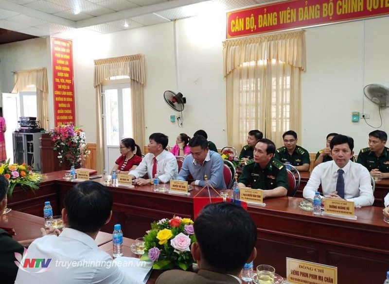Đoàn đại biểu huyện Quế Phong (Nghệ An) và huyện Mường Quắn, Xăm Tảy, tỉnh Hủa Phăn, nước CHDCND Lào tiến hành tọa đàm