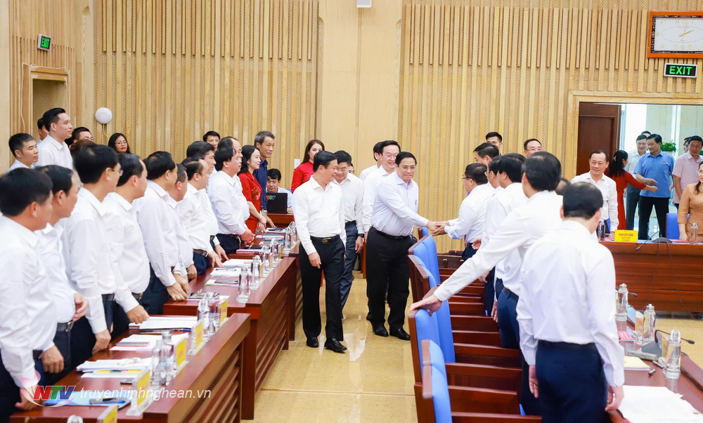 Thủ tướng Chính phủ Phạm Minh Chính đến làm việc với Ban Thường vụ Tỉnh ủy và lãnh đạo các sở, ngành tỉnh Nghệ An
