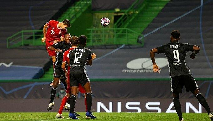 Lewandoski đánh đầu ấn định chiến thắng 3-0 cho Bayern.